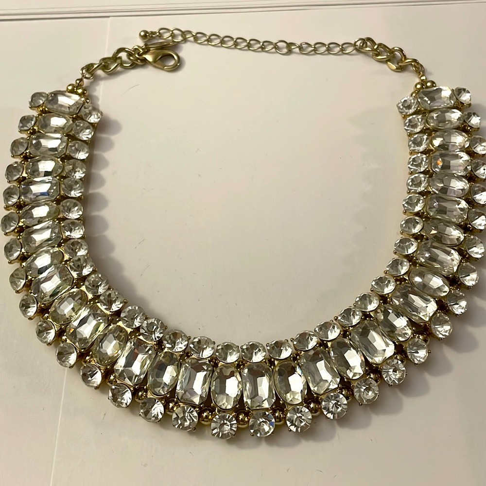 NWOT Chicos Kinsley Bib necklace. - Picture 2 of 3